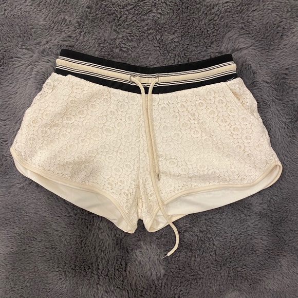 Lace patterned shorts from Francesca - Picture 1 of 3
